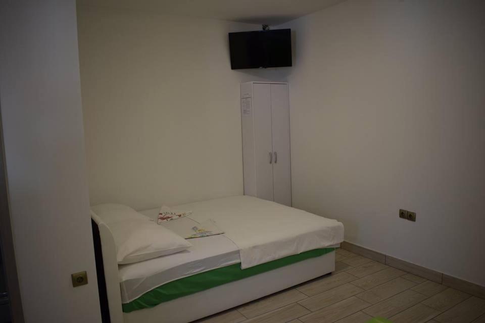 Apartmani Celjak Pag Town Exterior foto